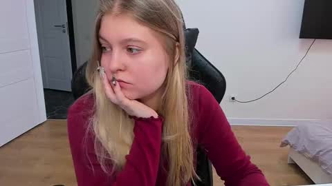 Snapshot of stacy_miraclee chatting on February 22, 11:13 am Stacy  online show from February 22, 11:13 am