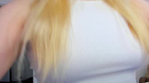 Snapshot of stacy_miraclee chatting on March 10, 12:37 pm Stacy  online show from March 10, 12:37 pm