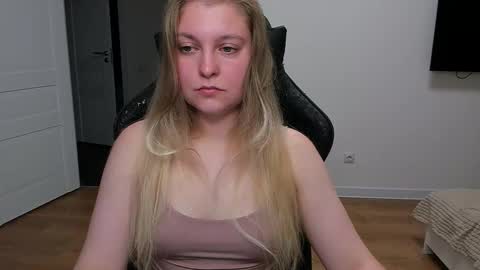 Snapshot of stacy_miraclee chatting on September 15, 4:18 pm Stacy  online show from September 15, 4:18 pm