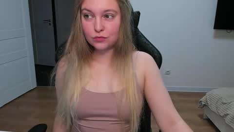 Stacy  online show from November 20, 1:55 pm