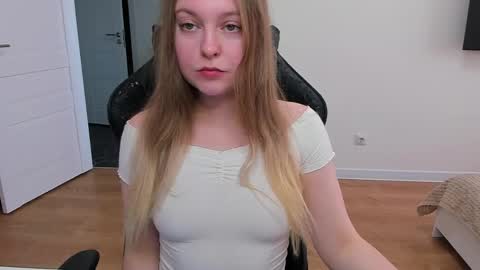 Stacy  online show from March 22, 1:25 pm