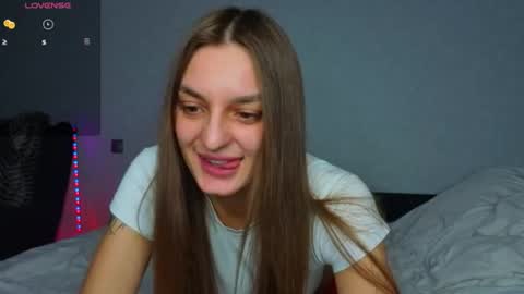 Sexy lips online show from August 9, 9:09 pm