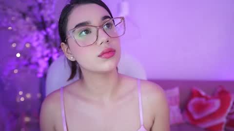 stacycooper_ online show from June 30, 7:04 pm