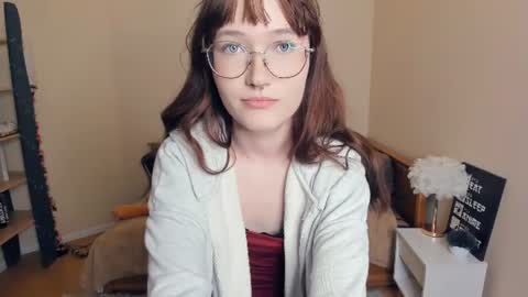 Snapshot of stacygeorgales chatting on June 20, 7:38 pm Alice online show from June 20, 7:38 pm