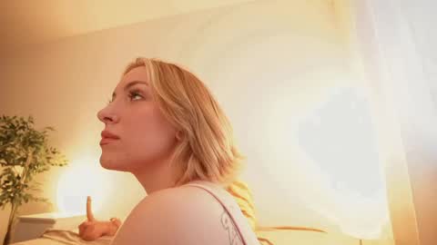 Snapshot of stanovaya300kg chatting on May 11, 4:04 pm Kristina online show from May 11, 4:04 pm