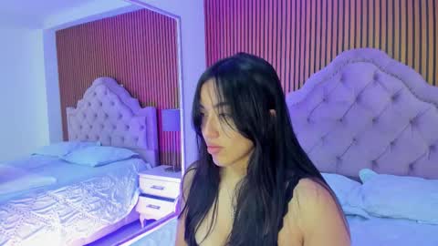 Snapshot of starbutterflyy_ chatting on November 24, 4:01 am STAR online show from November 24, 4:01 am