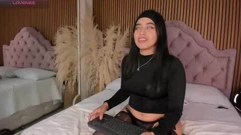 Snapshot of starbutterflyy_ chatting on January 11, 4:50 am STAR online show from January 11, 4:50 am