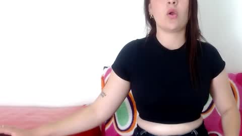 Snapshot of starcutenoir chatting on June 4, 1:50 pm ESTRELLA online show from June 4, 1:50 pm