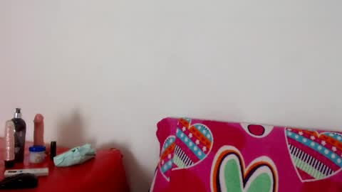 Snapshot of starcutenoir chatting on June 6, 5:56 am ESTRELLA online show from June 6, 5:56 am