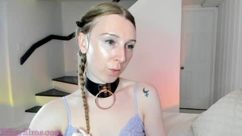 Snapshot of starduvall chatting on May 13, 10:49 pm Star Deluge online show from May 13, 10:49 pm