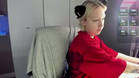 Snapshot of starelli chatting on March 16, 7:23 am Kate online show from March 16, 7:23 am