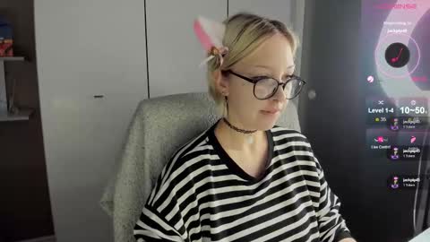 Snapshot of starelli chatting on March 17, 7:23 am Kate online show from March 17, 7:23 am