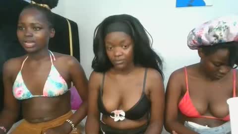 Snapshot of stargirl_lia chatting on November 30, 6:12 pm lia online show from November 30, 6:12 pm