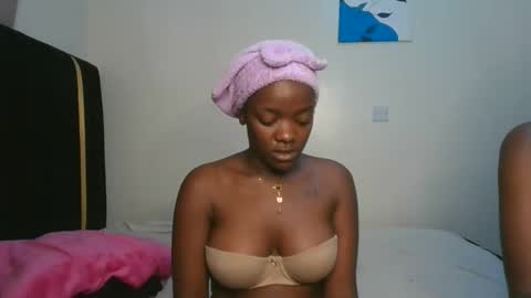 lia online show from February 25, 11:20 am