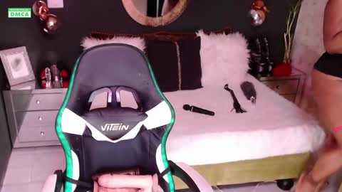 Snapshot of starhappy chatting on September 14, 1:38 am Welcome Im VICTORIA Your love is my passion activate my love and moaning with your tips and enjoy with me online show from September 14, 1:38 am