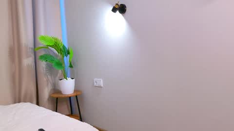 Snapshot of starlace_ chatting on March 12, 2:39 am Nina online show from March 12, 2:39 am