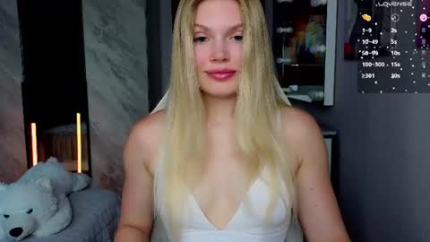 Snapshot of starlight_2004 chatting on July 7, 7:23 am Caroline online show from July 7, 7:23 am