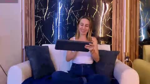 starlight_mature11_aws online show from July 30, 8:52 pm