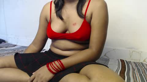 Snapshot of starrywhispers chatting on May 22, 9:37 am StarryWhispers online show from May 22, 9:37 am