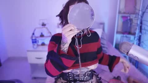 Snapshot of starwitch_ chatting on December 5, 8:01 am Yoko online show from December 5, 8:01 am