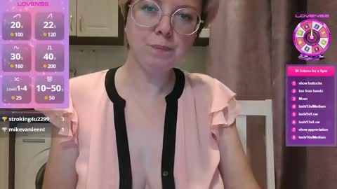 Snapshot of stasya_07 chatting on December 6, 9:02 pm Stasya online show from December 6, 9:02 pm