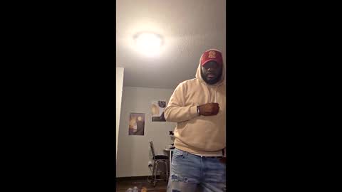 Snapshot of stayinalive1992 chatting on December 16, 4:06 am stayinalive1992 online show from December 16, 4:06 am