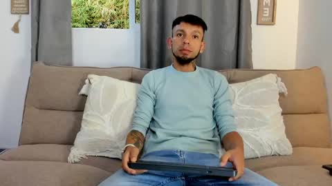 Snapshot of stebansilv_ chatting on May 23, 11:36 am Steban online show from May 23, 11:36 am