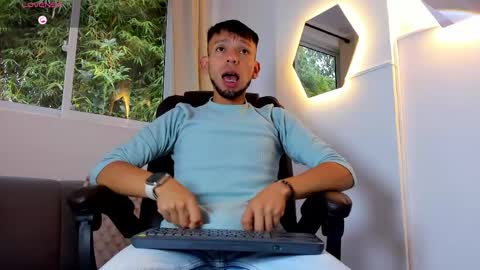 Snapshot of stebansilv_ chatting on June 4, 12:11 pm Steban online show from June 4, 12:11 pm
