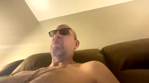 Snapshot of steel259373 chatting on December 3, 7:05 am steel259373 online show from December 3, 7:05 am