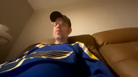 Snapshot of steel259373 chatting on February 21, 4:02 am steel259373 online show from February 21, 4:02 am