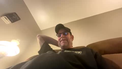 Snapshot of steel259373 chatting on April 2, 1:47 am steel259373 online show from April 2, 1:47 am