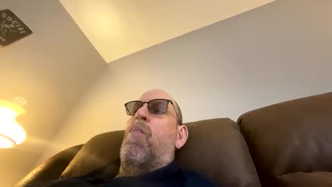 Snapshot of steel259373 chatting on April 26, 1:42 pm steel259373 online show from April 26, 1:42 pm