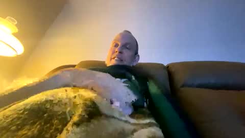 Snapshot of steel259373 chatting on June 8, 3:40 am steel259373 online show from June 8, 3:40 am