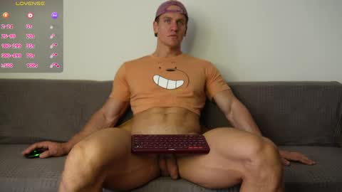 Snapshot of steevemuscle chatting on May 13, 2:42 am Steeve online show from May 13, 2:42 am