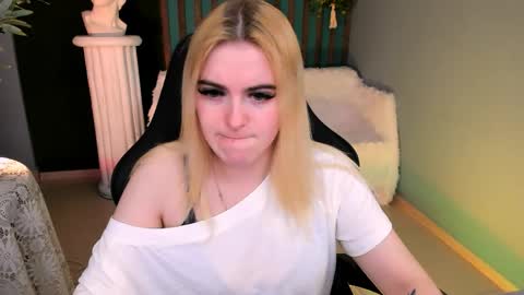 stef_nicks online show from April 6, 9:10 am