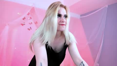 stef_nicks online show from May 7, 9:14 am