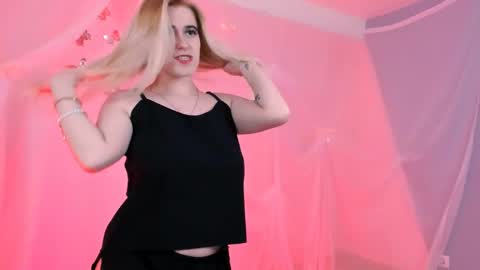 stef_nicks online show from May 8, 9:36 am