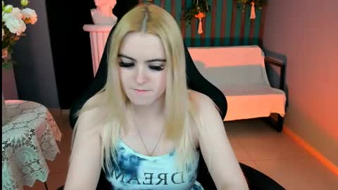 stef_nicks online show from May 22, 9:04 am