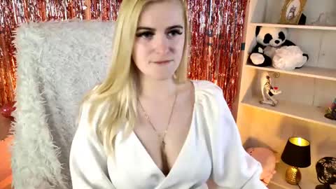 stef_nicks online show from May 23, 5:23 am
