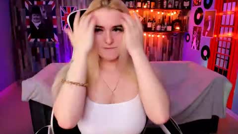 stef_nicks online show from June 10, 5:07 am