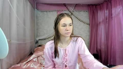 Snapshot of stefan_leila_bambi chatting on May 25, 3:40 pm stefan_leila_bambi online show from May 25, 3:40 pm