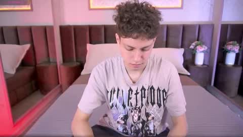 Esrefan online show from February 8, 7:39 pm