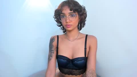 Snapshot of stefania_paz chatting on September 25, 9:18 pm Stefania online show from September 25, 9:18 pm