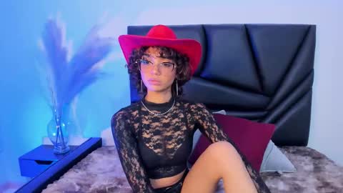 Snapshot of stefania_paz chatting on September 27, 8:03 pm Stefania online show from September 27, 8:03 pm