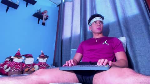 Snapshot of stefann_salvatore chatting on January 4, 10:13 pm Stefann Salvatore online show from January 4, 10:13 pm