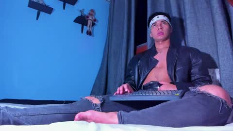 Snapshot of stefann_salvatore chatting on January 20, 7:58 am Stefann Salvatore online show from January 20, 7:58 am