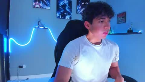 Snapshot of stefann_salvatore chatting on February 7, 10:41 am Stefann Salvatore online show from February 7, 10:41 am