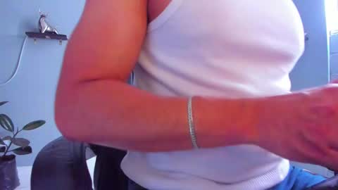 Snapshot of stefann_salvatore chatting on March 10, 6:24 pm Stefann Salvatore online show from March 10, 6:24 pm