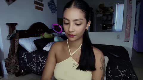 Im MiaIts my first day here  online show from September 26, 9:08 pm