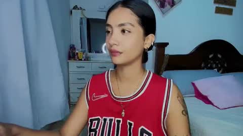 Im MiaIts my first day here  online show from October 13, 12:21 am
